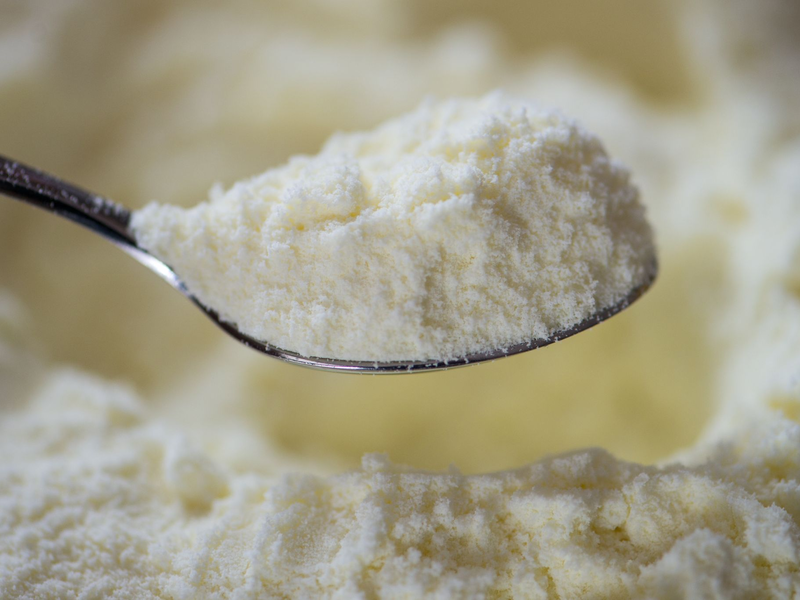 Der Giftstoff Cereulid wurde bei Kontrollen in Milchpulver entdeckt. (Symbolbild) - Foto: Armin Weigel/dpa