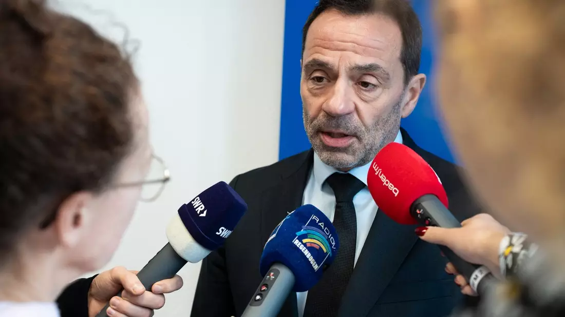 POL-FR: Das Polizeipräsidium Freiburg hat im Rahmen seiner beiden Pressekonferenzen die regionalen PKS-Zahlen für das Jahr 2025 vorgestellt - Bild: presseportal.de