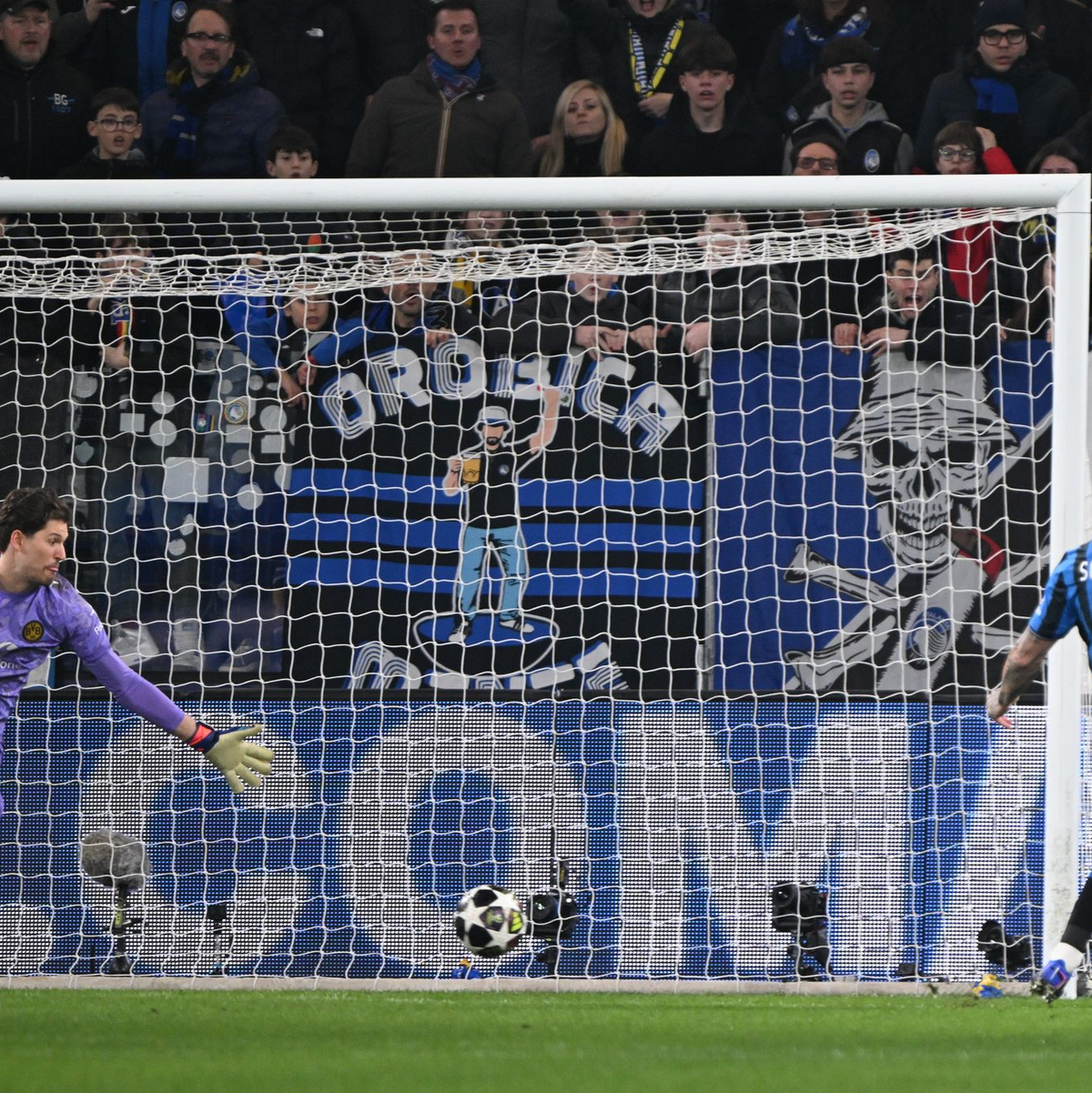 Brachte Bergamo früh in Führung: Gianluca Scamacca. - Foto: Federico Gambarini/dpa