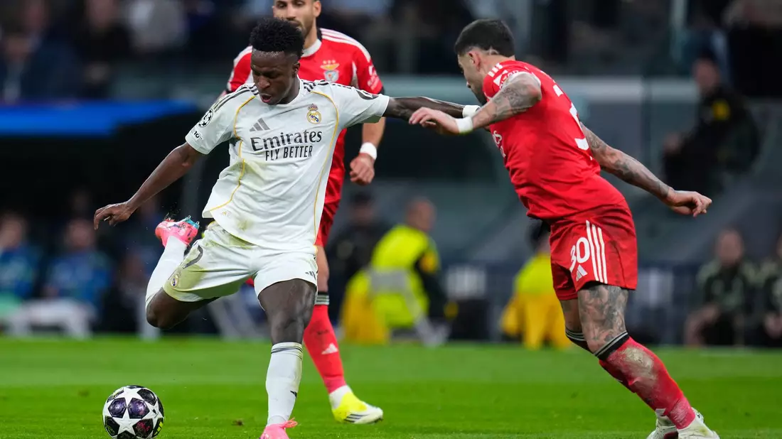 Vinicius Junior (in Weiß) war erneut Reals Siegtorschütze gegen Benfica. - Bild: Manu Fernandez/AP/dpa