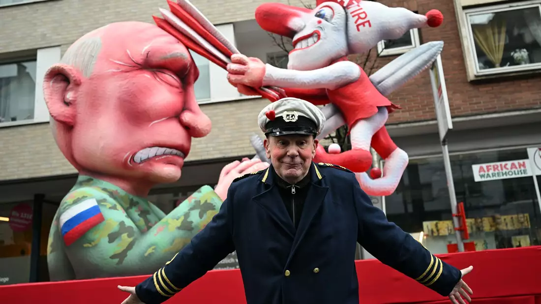Moskaus Justiz macht dem deutschen Karnevalisten Jacques Tilly in Abwesenheit den Prozess wegen Beleidigung des russischen Präsidenten Wladimir Putin. (Archivbild) - Bild: Federico Gambarini/dpa