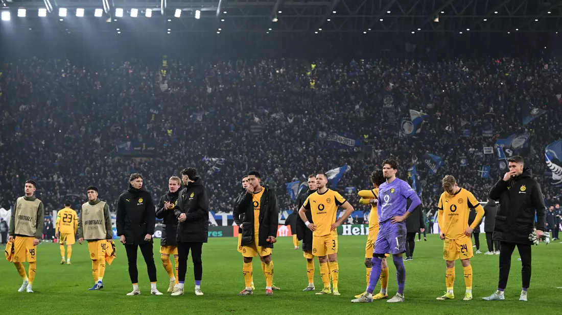 Müssen sich nach dem Aus in der Königsklasse schnell sammeln: Die Profis von Borussia Dortmund. - Bild: Federico Gambarini/dpa