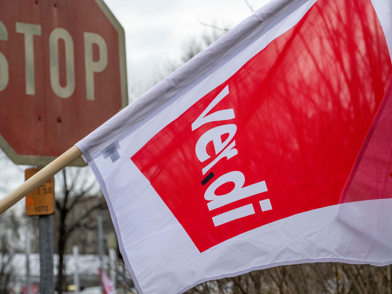 Die Gewerkschaft Verdi ruft zum zweiten Mal in diesem Jahr zu einem bundesweiten Warnstreik im ÖPNV auf. (Archivbild) - Foto: Stefan Puchner/dpa