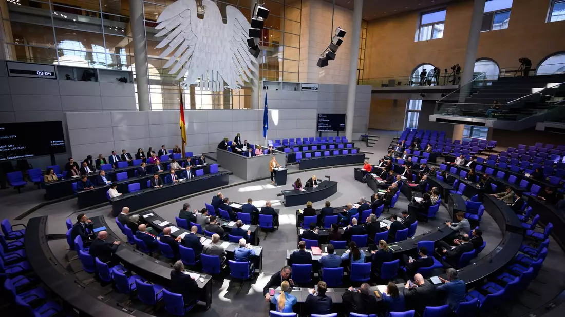 Der Bundestag beschloss das Gesetz.  - Bild: Bernd von Jutrczenka/dpa
