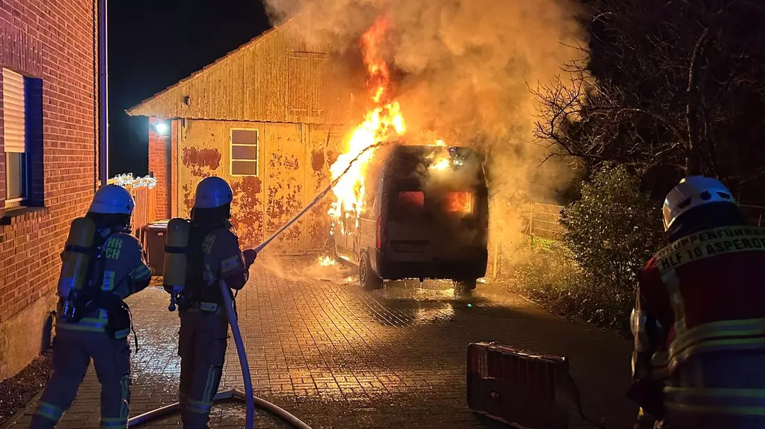 Feuerwehr Goch: Feuerwehr verhindert Gebäudebrand - Bild: presseportal.de