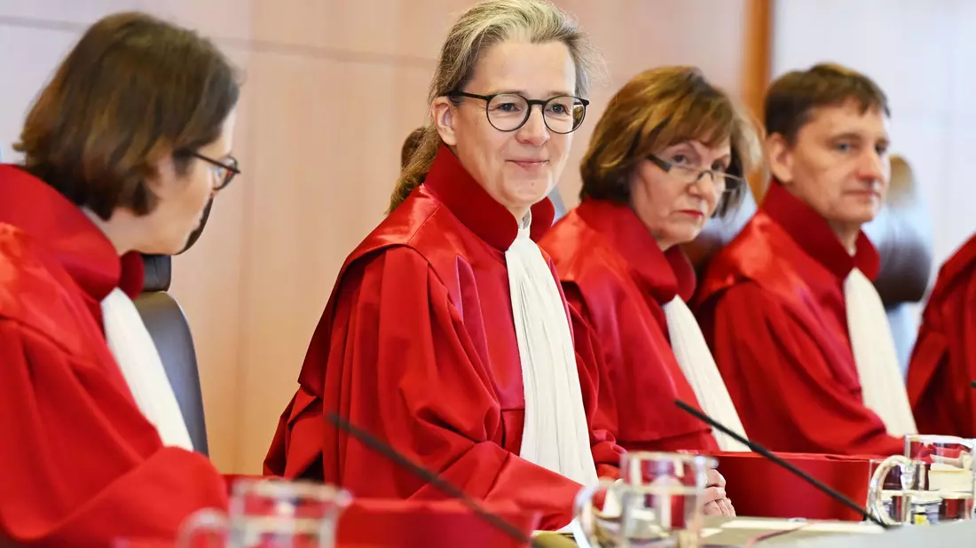 Die Vizepräsidentin des Gerichts, Ann-Katrin Kaufhold, eröffnete die Verhandlung. - Bild: Uli Deck/dpa