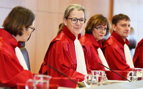 Die Vizepräsidentin des Gerichts, Ann-Katrin Kaufhold, eröffnete die Verhandlung. - Foto: Uli Deck/dpa