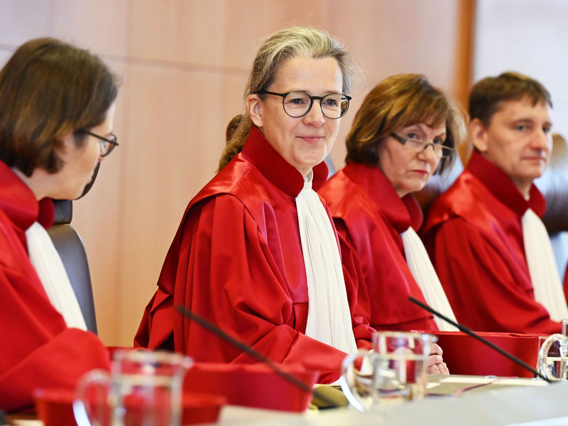 Die Vizepräsidentin des Gerichts, Ann-Katrin Kaufhold, eröffnete die Verhandlung. - Foto: Uli Deck/dpa