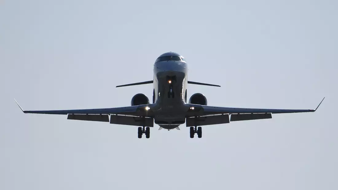 Die Cityline leistet kleinere Zubringerflüge für die Mutter Lufthansa. (Archivbild) - Bild: Robert Michael/dpa-Zentralbild/dpa