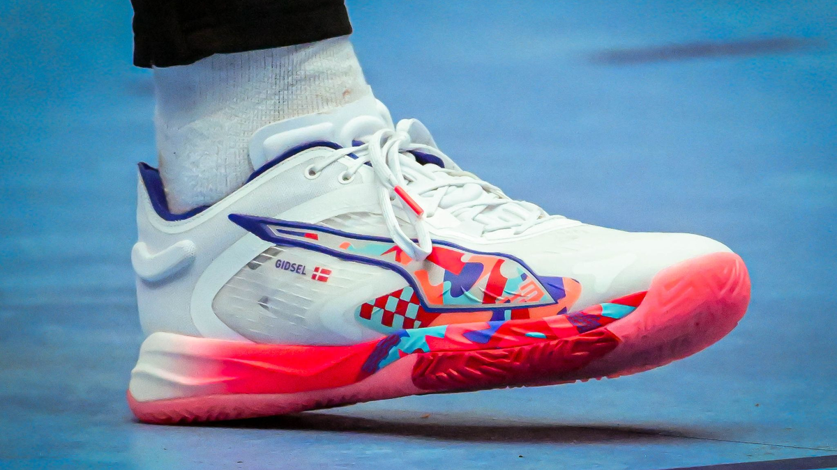 Der Sportartikelhersteller Puma ist tief in die Verlustzone gerutscht. (Symbolbild) - Foto: Sina Schuldt/dpa