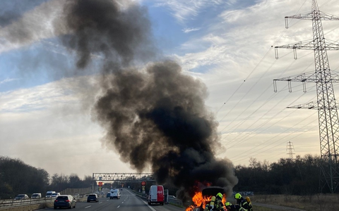 FW-OB: PKW-Brand auf der A42 sorgt für Verkehrsbehinderungen - Foto: presseportal.de