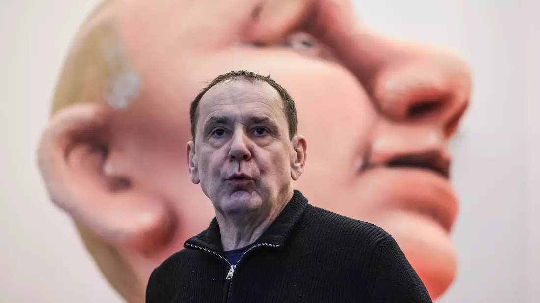 Jacques Tilly vor Putin-Figur. (Archivbild) - Bild: Oliver Berg/dpa