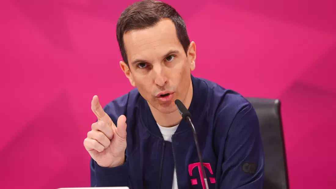 Der Telekom-Deutschlandchef Rodrigo Diehl signalisiert: Es geht aufwärts beim Glasfaser-Geschäft. - Bild: Oliver Berg/dpa