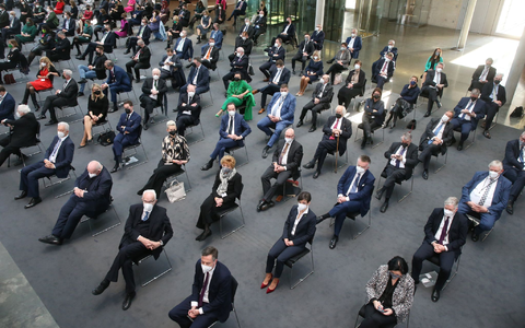 Im Jahr 2022 wählt die Bundesversammlung unter Corona-Bedingungen Bundespräsident Frank-Walter Steinmeier für eine zweite Amtszeit - Foto: Wolfgang Kumm/dpa-Zentralbild/dpa Im Jahr 2022 wählt die Bundesversammlung unter Corona-Bedingungen Bundespräsident Frank-Walter Steinmeier für eine zweite Amtszeit - Foto: Wolfgang Kumm/dpa-Zentralbild/dpa