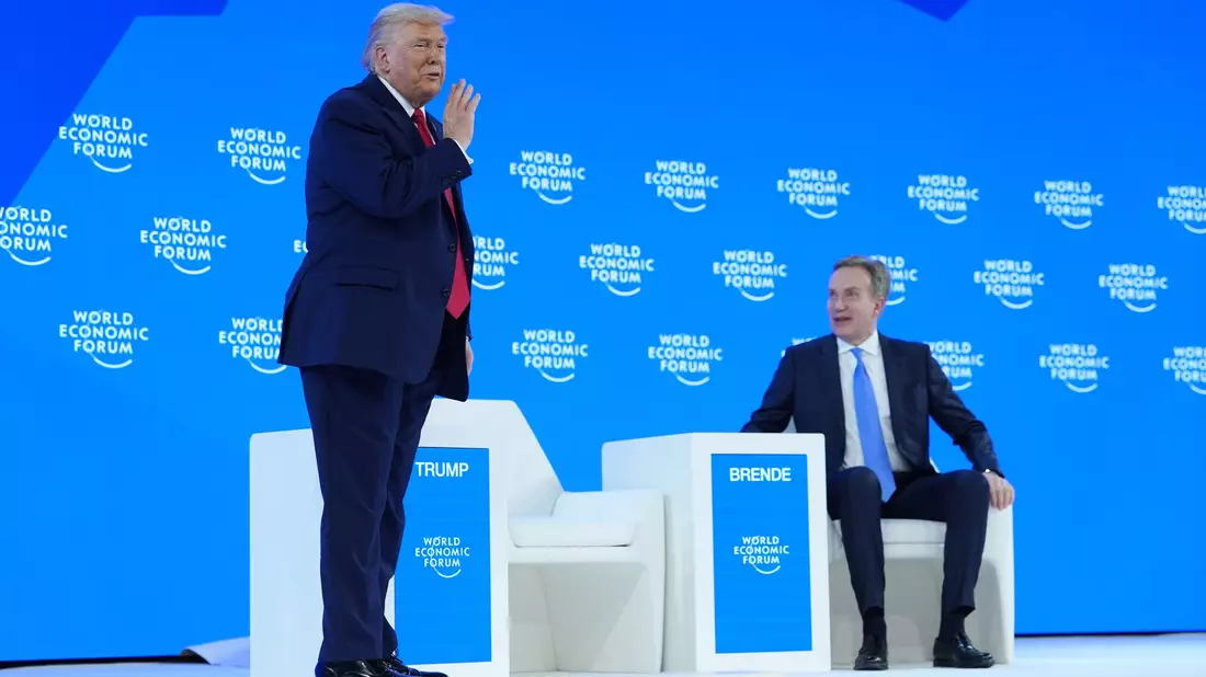 Als WEF-Chef begrüßte der 60-jährige Brende wichtige Redner wie US-Präsident Donald Trump. (Archivbild) - Bild: Evan Vucci/AP/dpa
