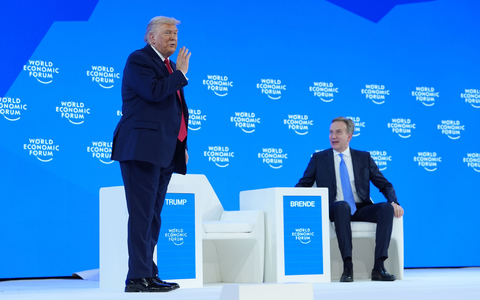 Als WEF-Chef begrüßte der 60-jährige Brende wichtige Redner wie US-Präsident Donald Trump. (Archivbild) - Foto: Evan Vucci/AP/dpa
