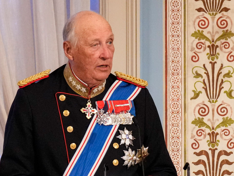 König Harald kann seinen Urlaub auf Teneriffa fortsetzen. (Archivbild) - Foto: Fredrik Varfjell/NTB/dpa