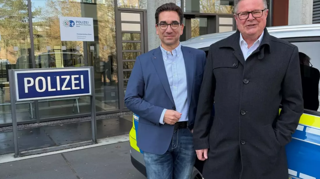 POL-BN: Bonner Polizei übergibt Stadt Bonn zwei ehemalige Einsatzfahrzeuge zur Unterstützung der humanitären Hilfe im Rahmen der Solidaritätspartnerschaft mit der ukrainischen Stadt Cherson - Bild: presseportal.de