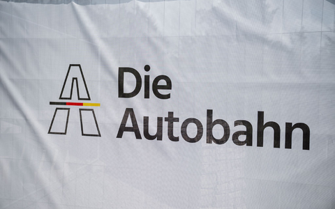 Die rund 14.000 Beschäftigten der Autobahn GmbH bekommen mehr Geld. - Foto: Daniel Vogl/dpa