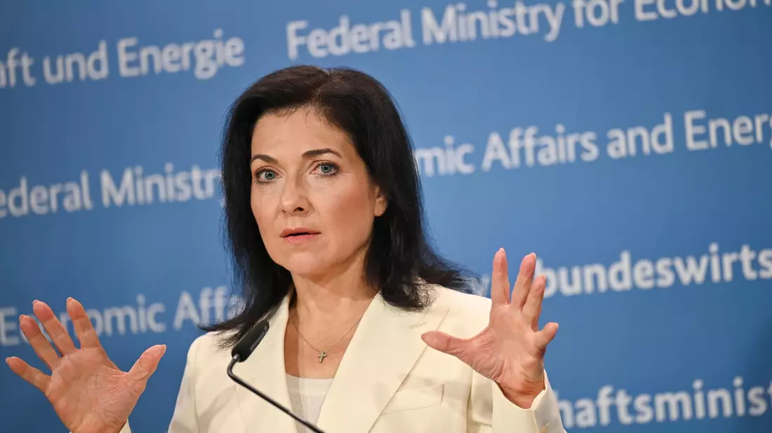 Ministerin Reiche will Kosten senken. - Bild: Katharina Kausche/dpa