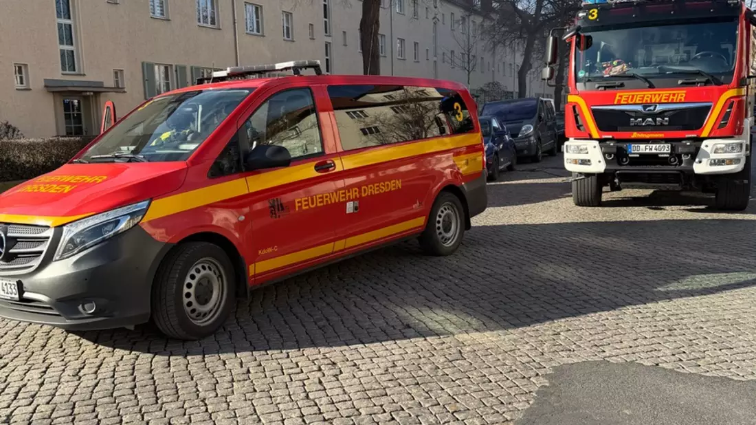 FW Dresden: Verkehrsunfall und Kellerbrand - Bild: presseportal.de