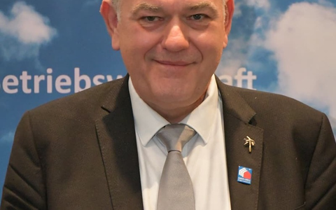 Wahl des Präsidiums im Dachdeckerverband / Dirk Bollwerk im Amt als ZVDH-Präsident bestätigt / Felix Schneider ist neuer ZVDH-Vizepräsident - Foto: presseportal.de