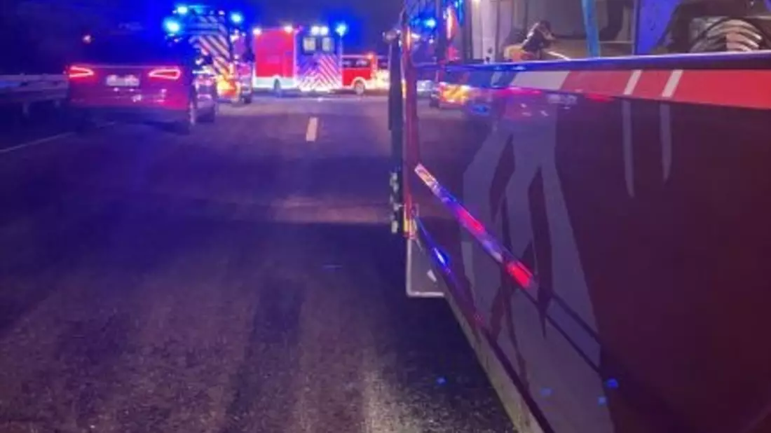 FW-OB: Verkehrsunfall auf der A42: Drei Verletzte Personen - Bild: presseportal.de