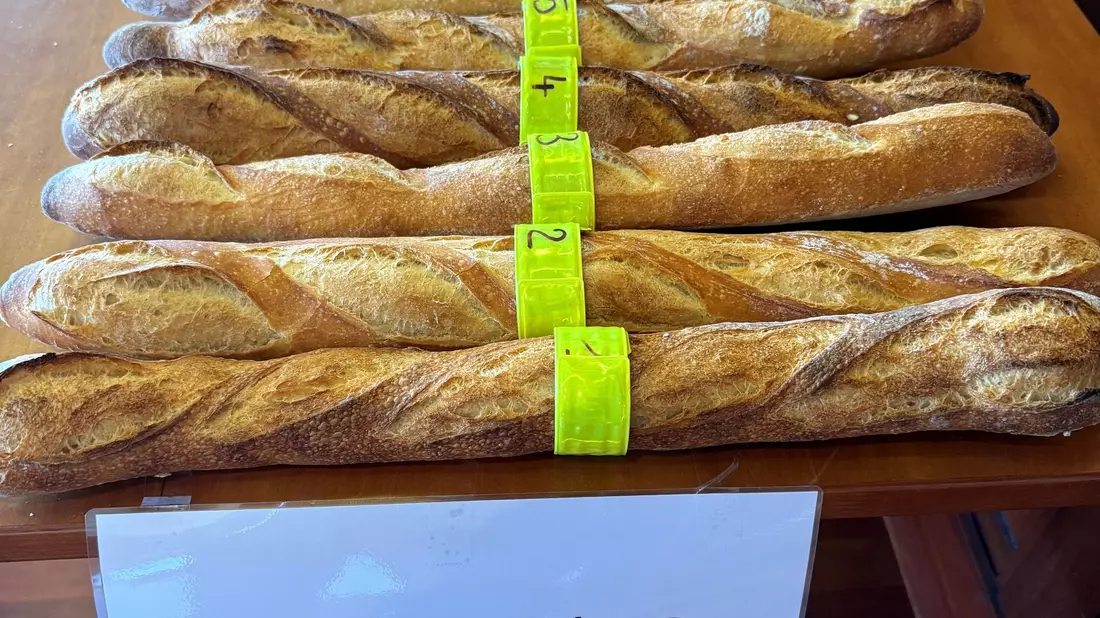 Baguettes sind die beliebteste Brotsorte in Frankreich. - Bild: Michael Evers/dpa