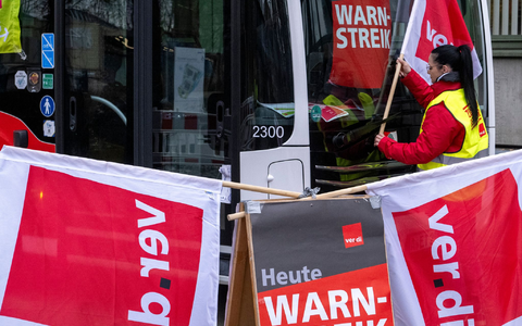 Bundesweit fallen heute und vielerorts auch morgen Busse und Bahnen aus - wegen Warnstreiks. (Archivbild) - Foto: Stefan Puchner/dpa