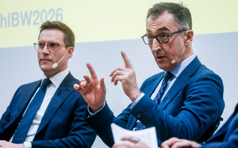 Immer kleiner wurde der Abstand zwischen Özdemir und Hagel. (Archivbild) - Foto: Christoph Schmidt/dpa