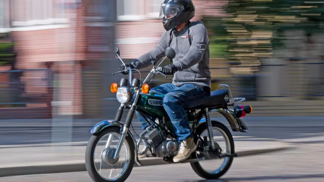 Neue Kennzeichen kommen für bestimmte Fahrzeuge. (Symbolbild) - Bild: Hendrik Schmidt/dpa-Zentralbild/dpa