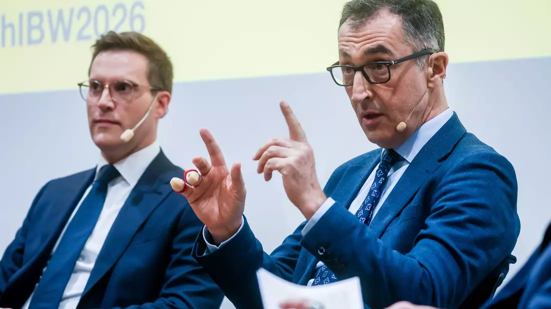 Jüngste Umfragen sagen Kopf-an-Kopf-Rennen voraus.  - Bild: Christoph Schmidt/dpa