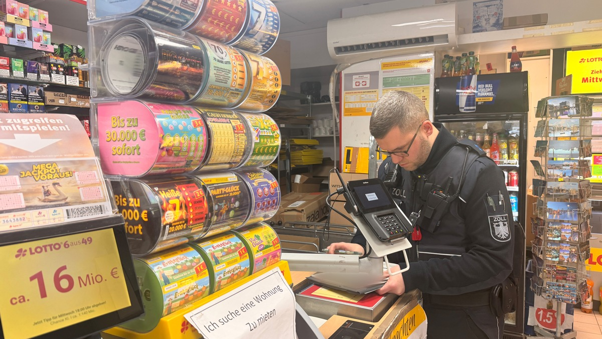 HZA-HH: Streik im Nahverkehr - Kontrollen durch den ZOLL // ZOLL prüft 18 Kioske entlang der U-Bahn Linie - Foto: presseportal.de