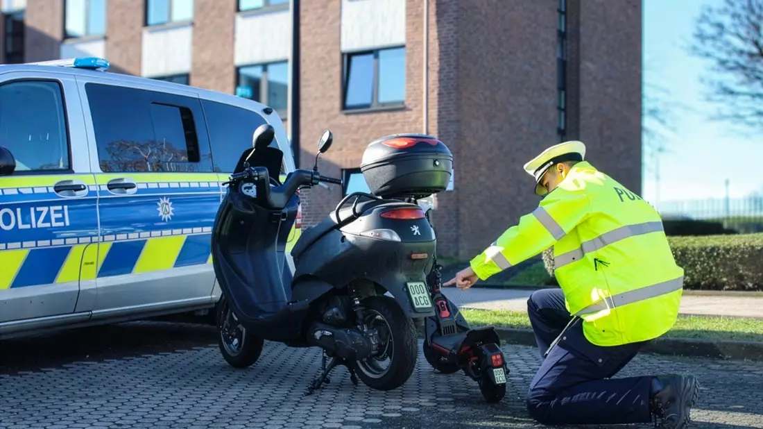 POL-AC: Neues Versicherungskennzeichen ab 1. März 2026 - Aus Grün wird Schwarz - Bild: presseportal.de