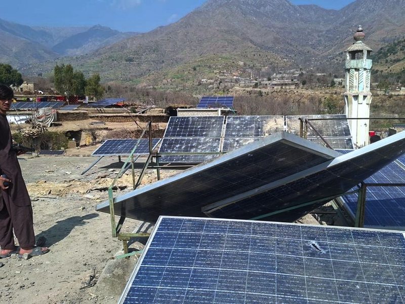 Auch auf pakistanischer Seite gab es SchÀden nach Gefechten zwischen afghanischen und pakistanischen Truppen. - Foto: Uncredited/AP/dpa