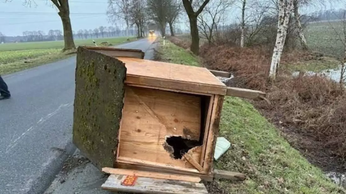 POL-CUX: Verkaufsstand zur Selbstbedienung in Kassebruch (Hagen im Bremischen) entwendet und aufgebrochen - Zeugenaufruf (Foto im Anhang) - Bild: presseportal.de