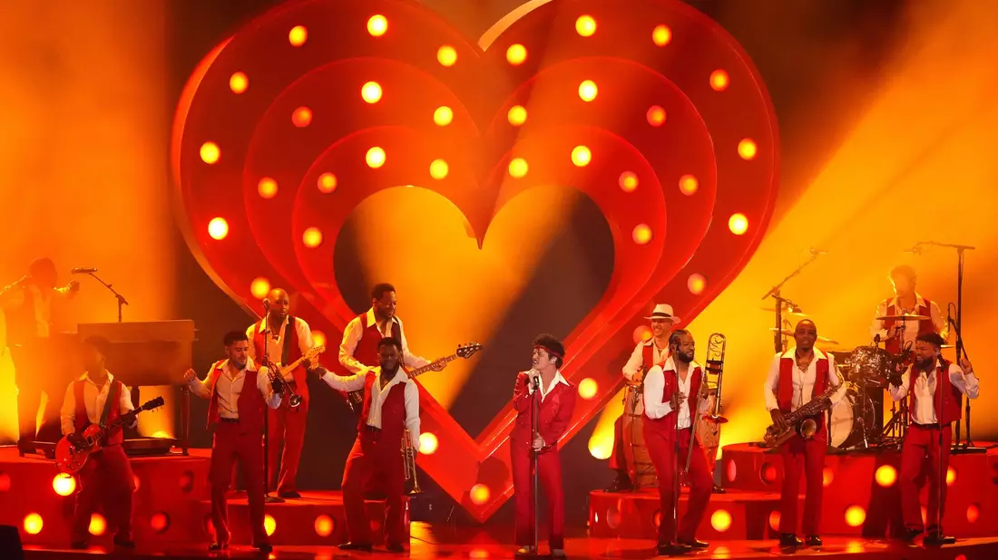 Auf seinem neuen Album «The Romantic» zelebriert Bruno Mars den Sound der 70er Jahre. - Bild: Chris Pizzello/Invision/AP/dpa