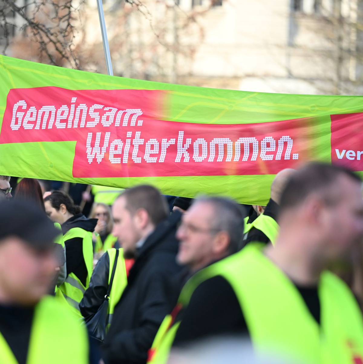 Der deutschlandweite Warnstreik dauert je nach Region bis in die Nacht auf Samstag oder in die Nacht auf Sonntag. - Foto: Elisa Schu/dpa