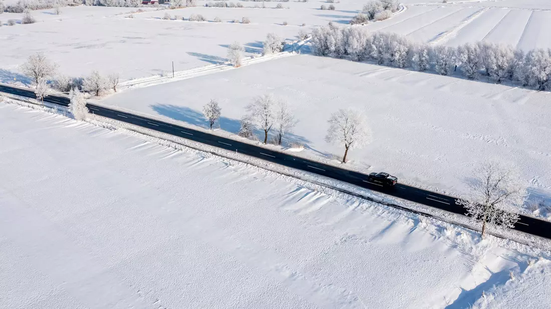 Auch das gab es diesen Winter: schneebedeckte Felder. (Archivbild) - Bild: Hauke-Christian Dittrich/dpa
