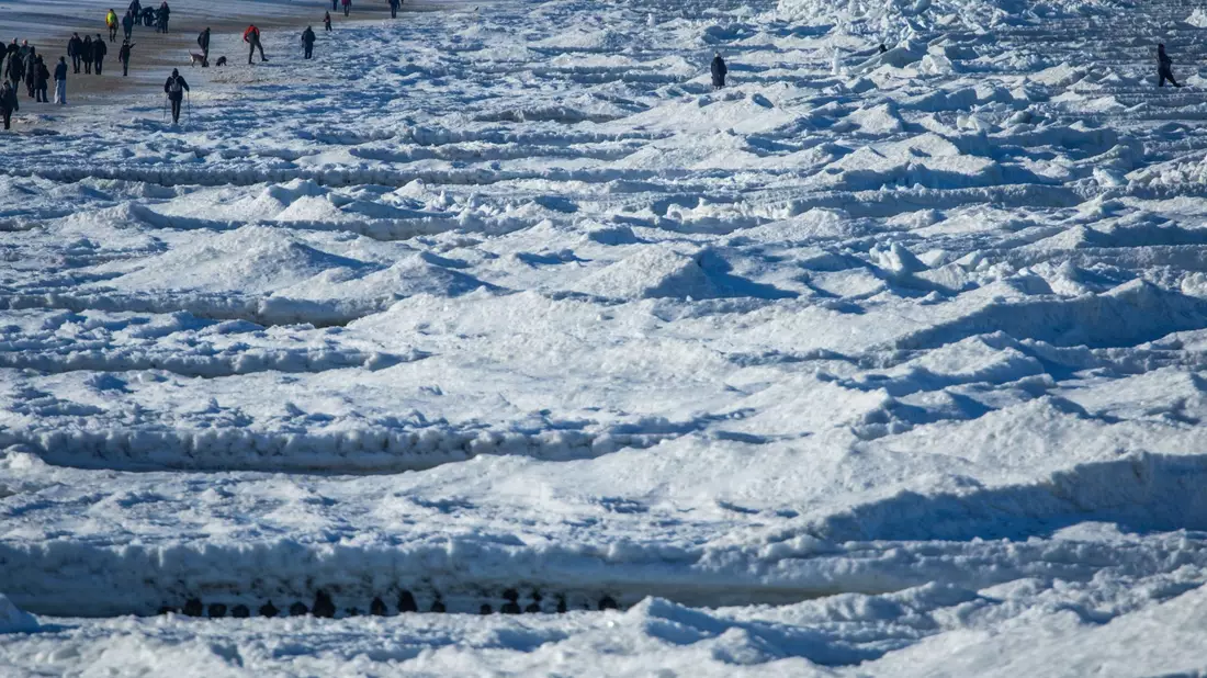 Ein Naturspektakel bescherte der Winter den Menschen an der Ostsee. (Archivbild) - Bild: Jens Büttner/dpa