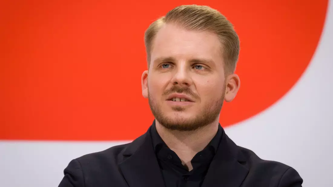 SPD-Generalsekretär Tim Klüssendorf sieht weiterhin Chancen für ein AfD-Verbotsverfahren. (Archivbild) - Bild: Soeren Stache/dpa