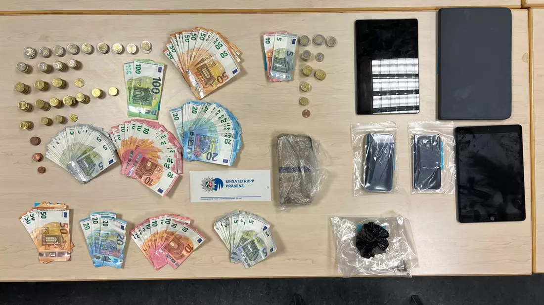 POL-K: 260227-3-K Umfangreicher Drogenfund bei Wohnungsdurchsuchung - Festgenommener mutmaßlicher Drogendealer soll vor den Haftrichter - Bild: presseportal.de