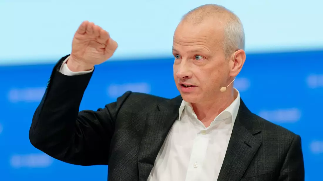 BASF-Chef Kamieth setzt weiter den Rotstift an.  - Bild: Uwe Anspach/dpa
