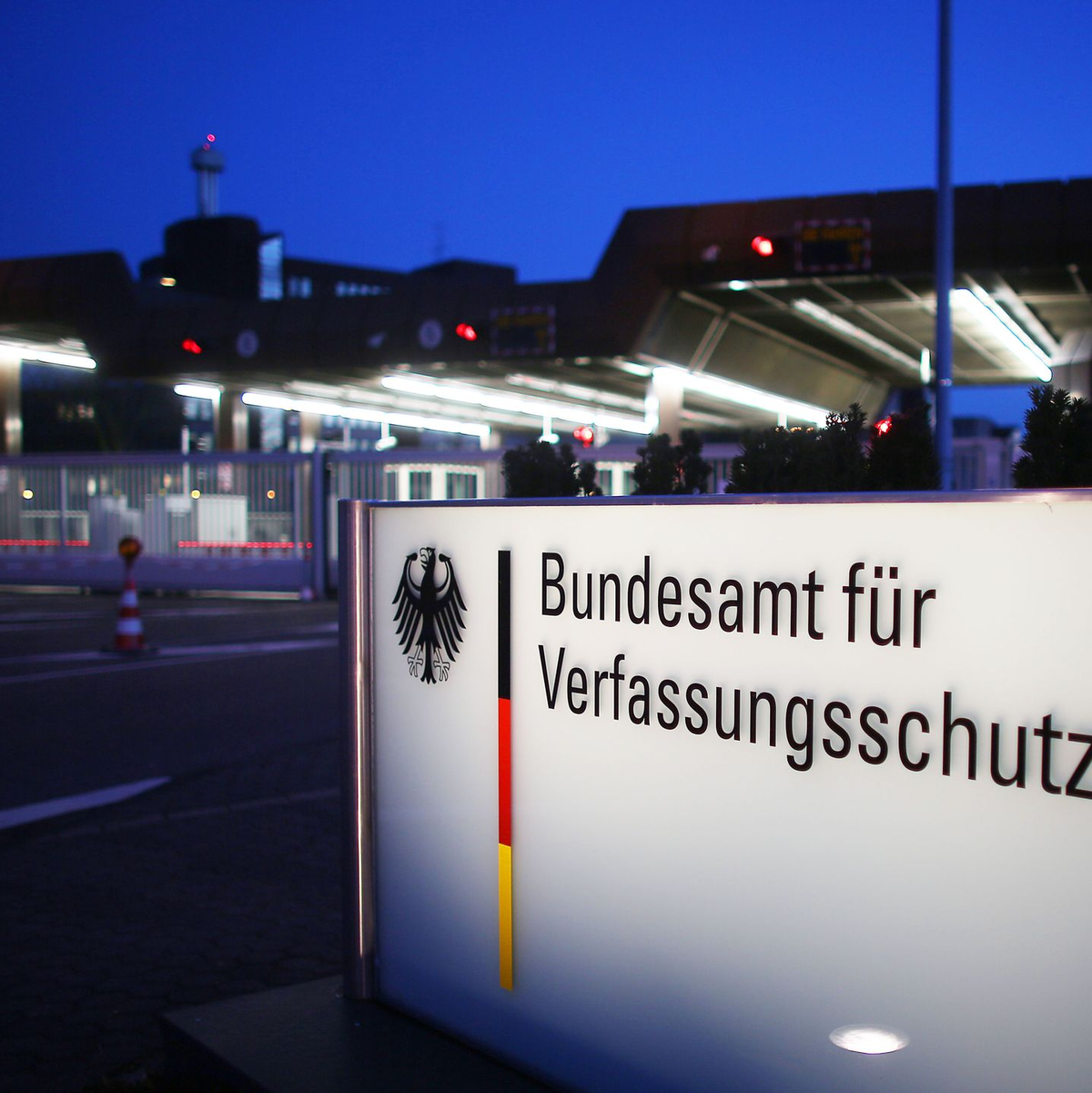 Im Rechtsstreit mit der AfD erlitt das Bundesamt für Verfassungsschutz einen Dämpfer. Vorerst darf der Inlandsgeheimdienst die Partei nicht als gesichert rechtsextremistisch bezeichnen. (Archivbild) - Foto: Oliver Berg/dpa