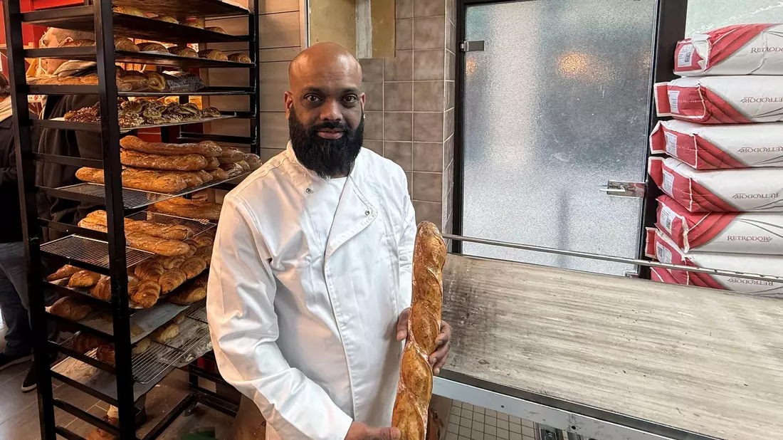 Der Gewinner des Grand Prix de la Baguette der Stadt Paris darf während eines Jahres den Élysée-Palast mit seinem Brot beliefern. - Bild: Michael Evers/dpa