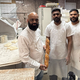 Das Team der Sieger-Bäckerei beim Pariser Baguette-Wettbewerb ist mächtig stolz. - Foto: Michael Evers/dpa