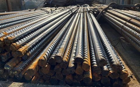 POL-VIE: Verkehrsdienst stoppt Sattelzug wegen ungesicherter Ladung - Foto: presseportal.de