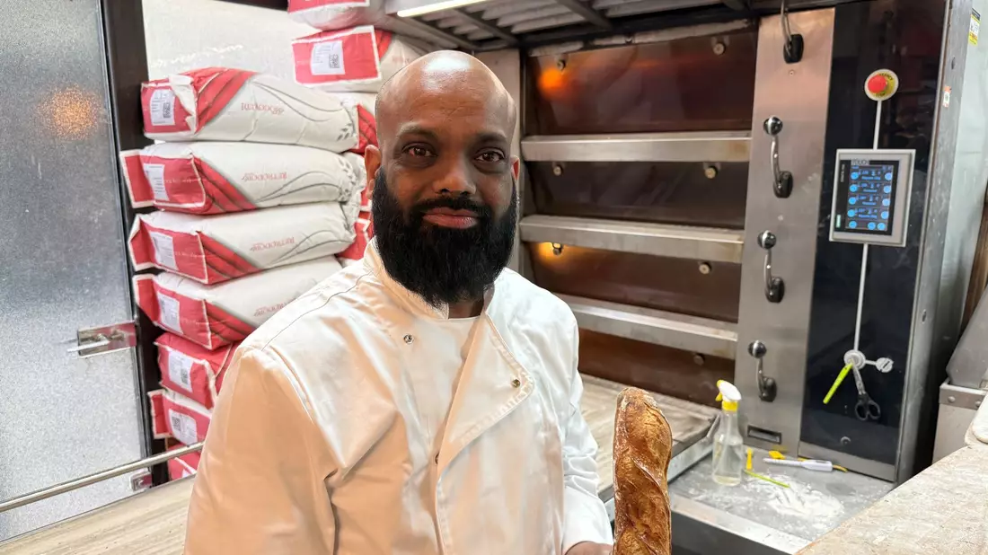 Der Gewinner des Pariser Baguette-Wettbewerbs darf mit seinen Broten ein Jahr lang den Élysée-Palast beliefern. - Bild: Michael Evers/dpa