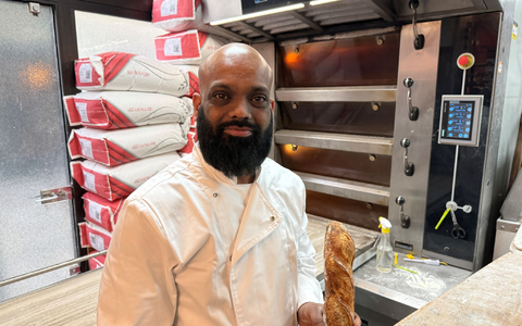 Der Gewinner des Pariser Baguette-Wettbewerbs darf mit seinen Broten ein Jahr lang den Élysée-Palast beliefern. - Foto: Michael Evers/dpa