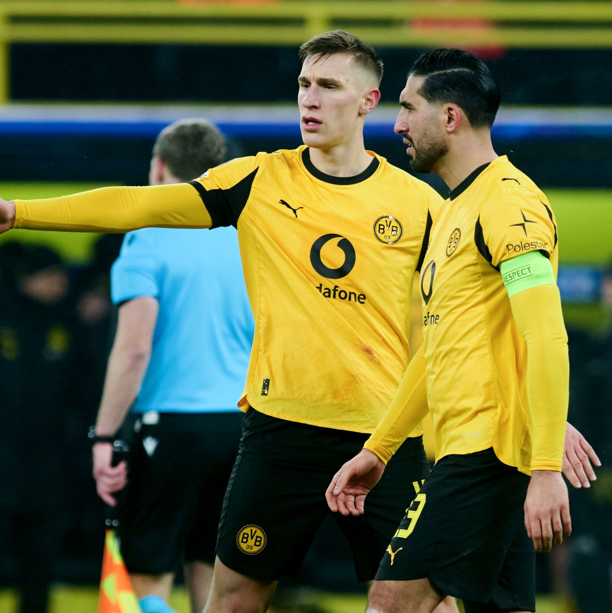 Nach vier verpassten Pflichtspielen wohl zurück in der Startelf: Dortmunds Innenverteidiger Nico Schlotterbeck (l).(Archivbild) - Foto: Bernd Thissen/dpa